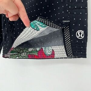 Lululemon RARE Spotted Adventure Bermuda Shorts Large Embroidered Logo Size 6